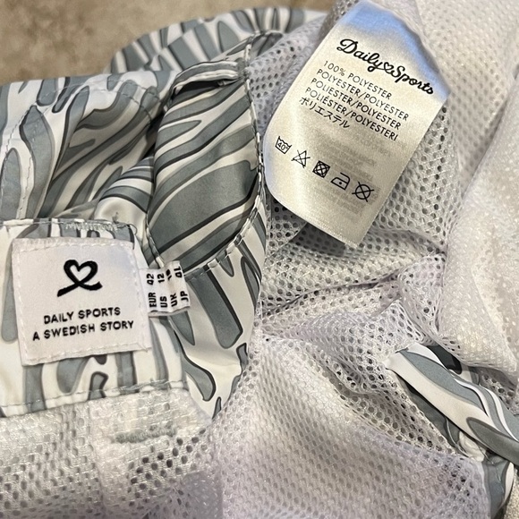 Daily Sports A Swedish Story Mid Rise Stretch Athletic Skort Gray White Size 12 - Picture 5 of 11